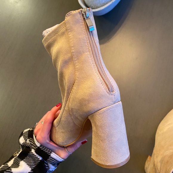 ❌ SOLD ON MY CURTSY ❌Boohoo Suede Booties - Picture 5 of 10
